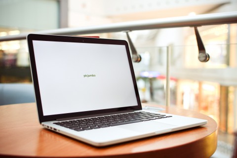 picjumbo-laptop-blog